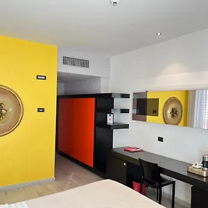 4* Hotel Blue Shades